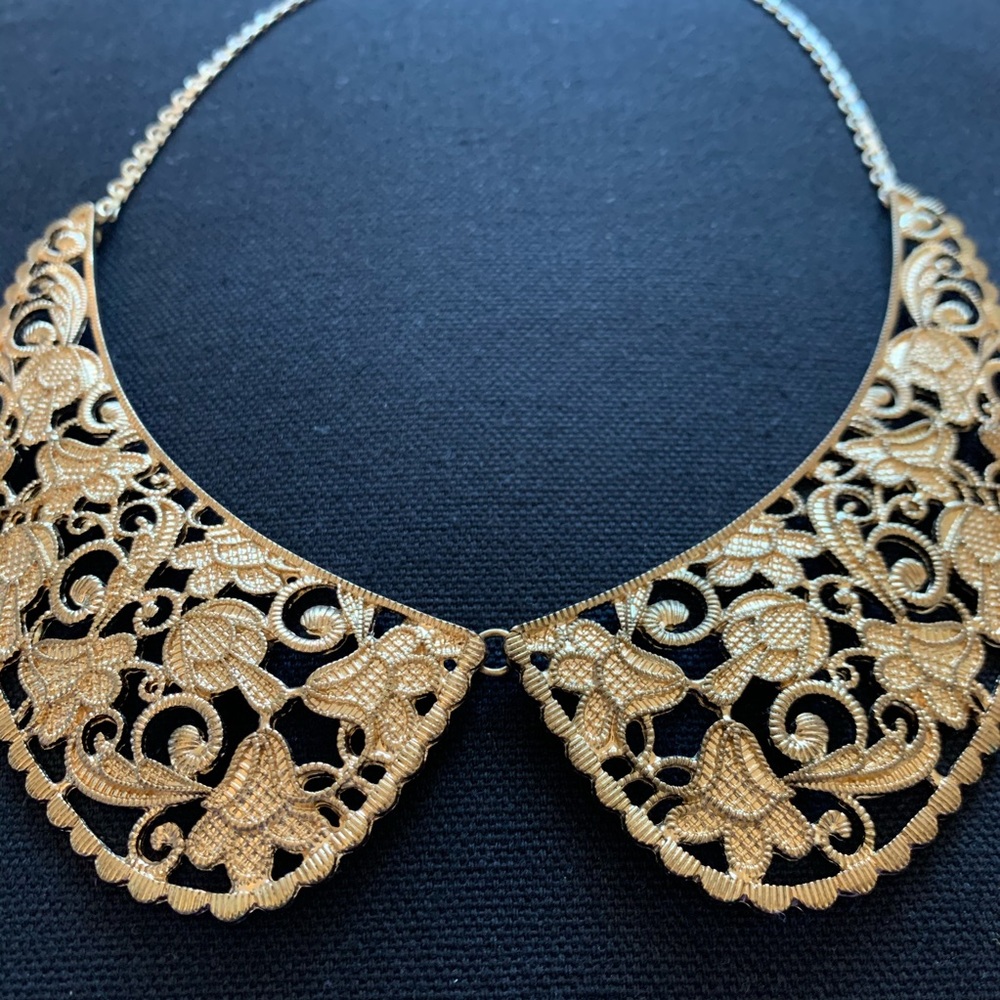 Gold lace Peter Pan collar necklace